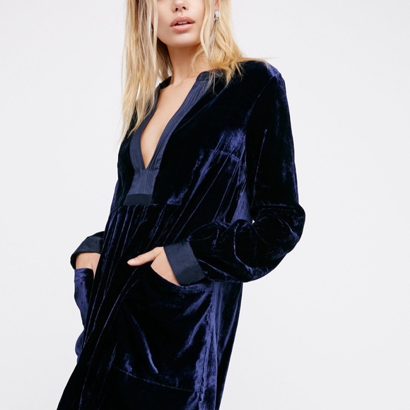 Red Choose Me Velvet Mini Cocktail Dress Size: US - Picture 4 of 8